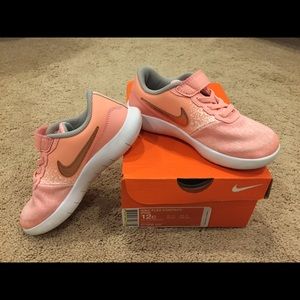 Girls Nike tennis shoes